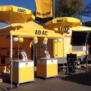 ADAC Stand mit Reaktionstest Gerät